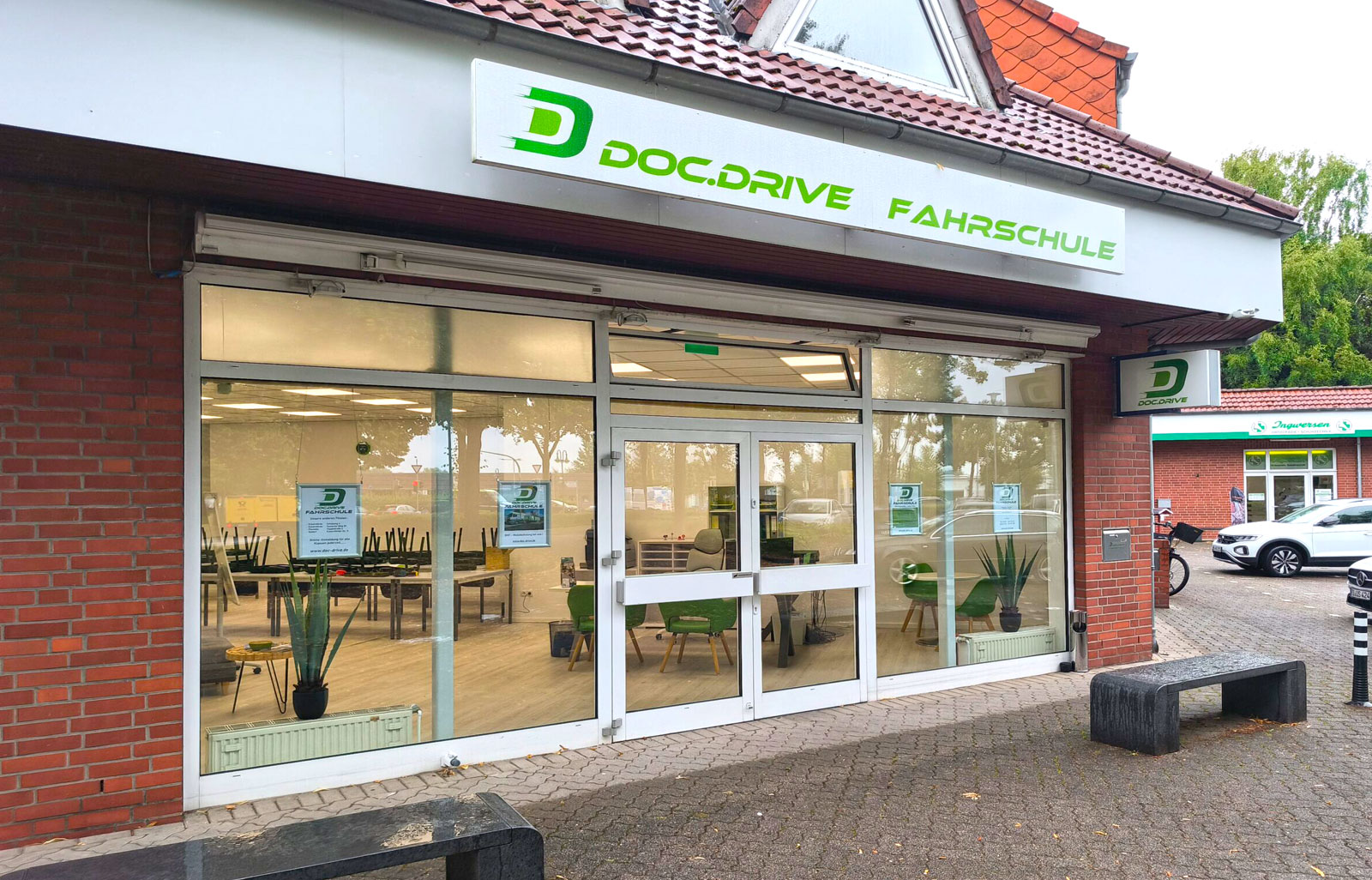 Aussenansicht-Fahrschule-DOC_DRIVE-xxl-Rendsburg-Buedelsdorf-parkallee-8a
